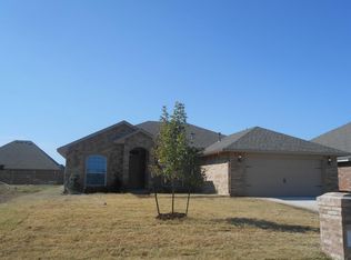 612 SW 6th St, Moore, OK 73160