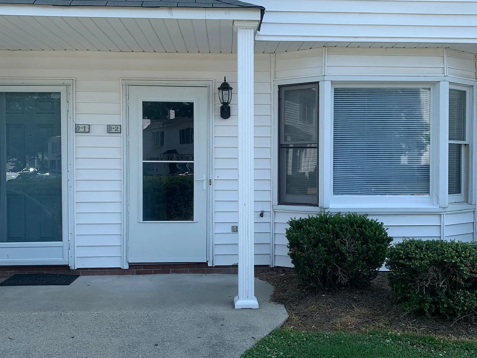 2 bed, 1.5 bath, 1048 sqft, $1,200 — Photo 1