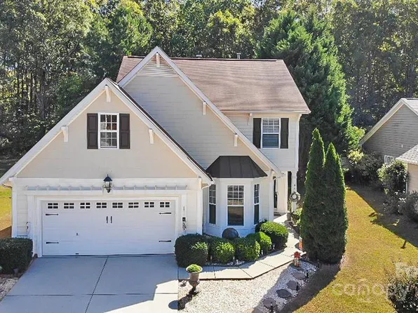 684 Goldflower Dr, Rock Hill, SC 29732