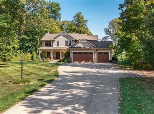 18280 Wild Oaks Dr, Effingham, IL 62401