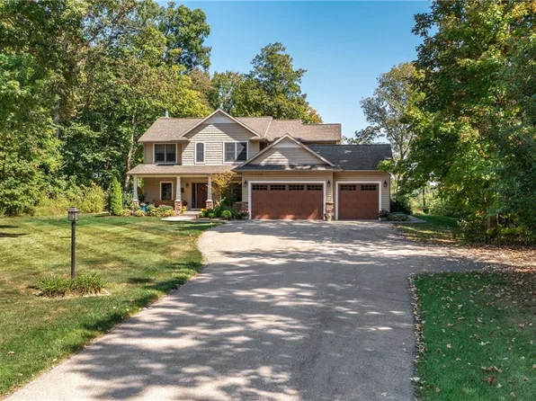 18280 Wild Oaks Dr, Effingham, IL 62401