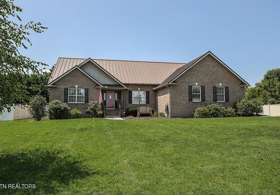 1st image of 529 Sweet Briar Dr