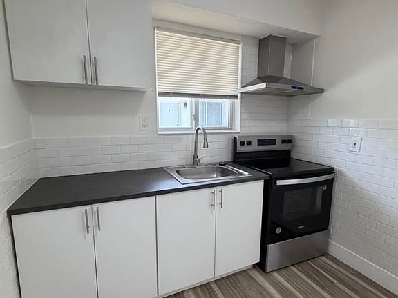 4th image of 120 NE 55th St APT 4