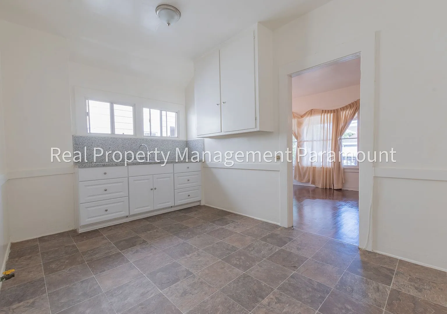 333 W 57th St — Photo 2