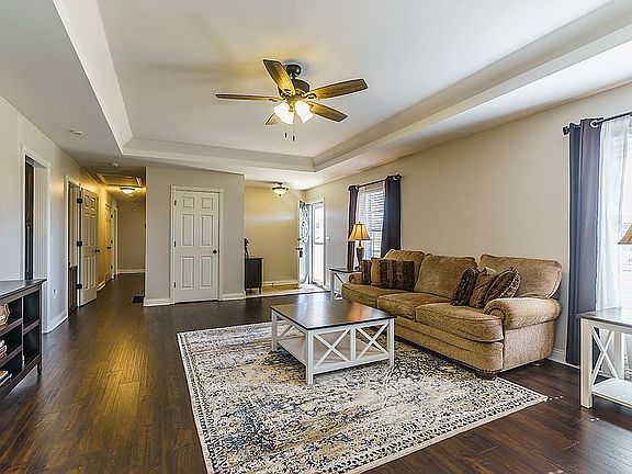 4th image of 1020 Echo Valley Dr