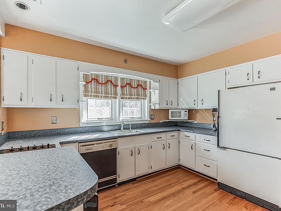 3rd image of 38798 Collinwood Dr