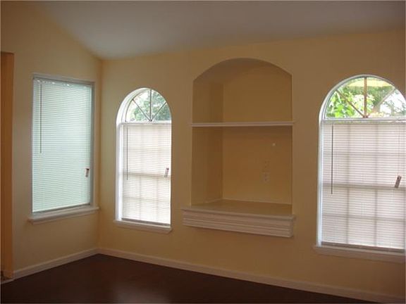 5th image of 13206 Pebblewalk Cir N