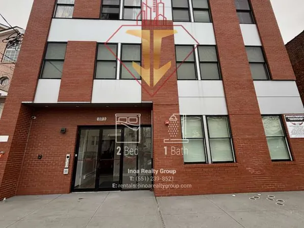 373 Danforth Avenue image 1 of 9