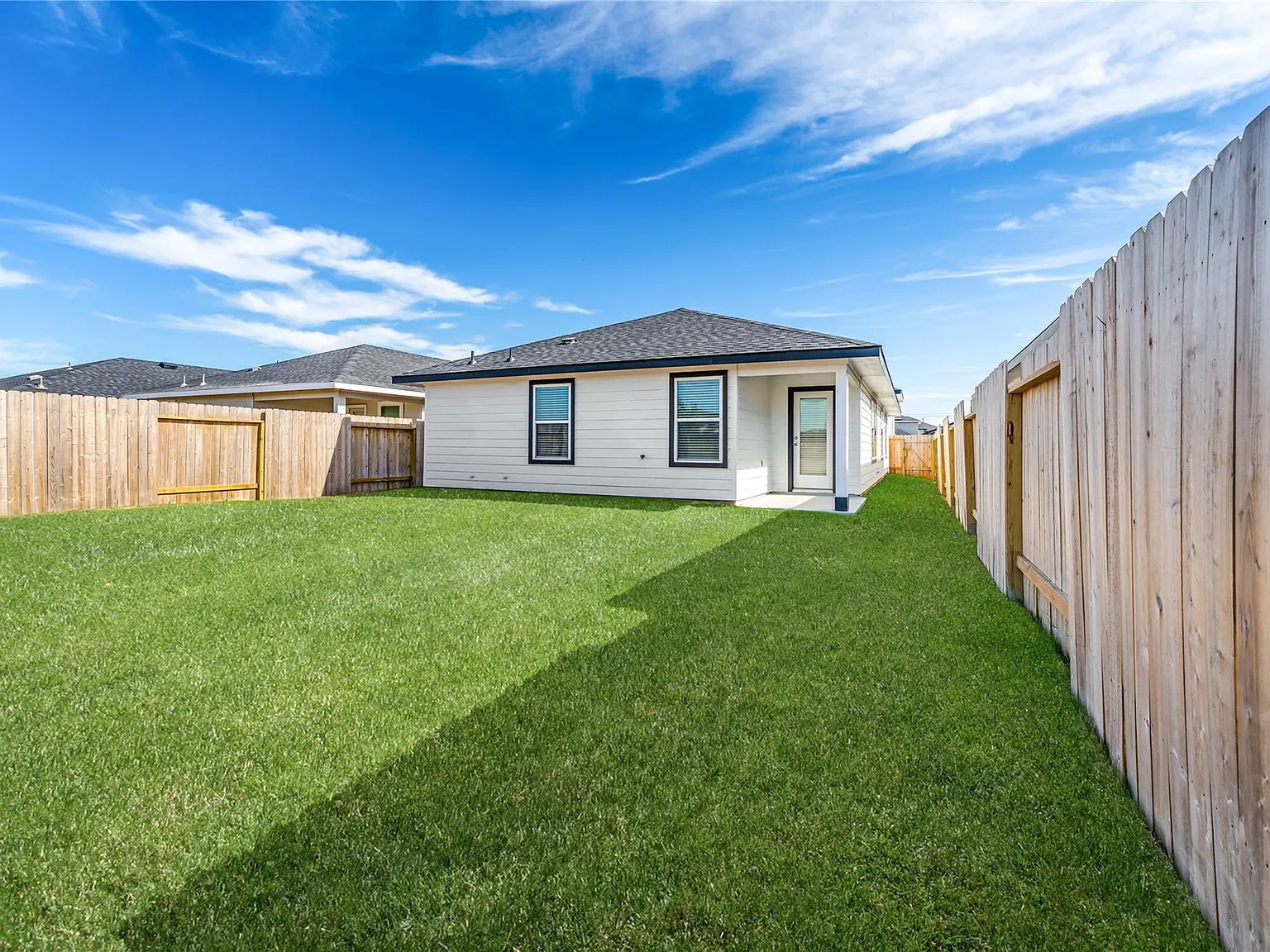 3 bed, 2.0 bath, 1546 sqft, $2,350 — Photo 2