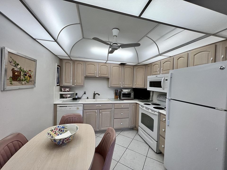 1st image of 285 E Wellington Dr #K