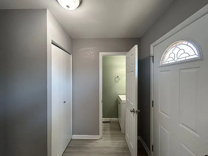 499 Berkshire Ct — Photo 4