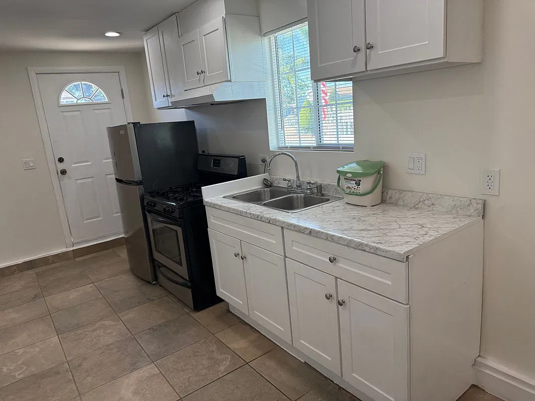1 bed, 1.0 bath, 450 sqft, $2,250 — Photo 3