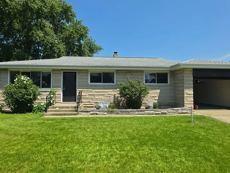 612 W Russ Ave — Photo 1