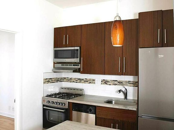 4th image of 354 22nd St APT 5