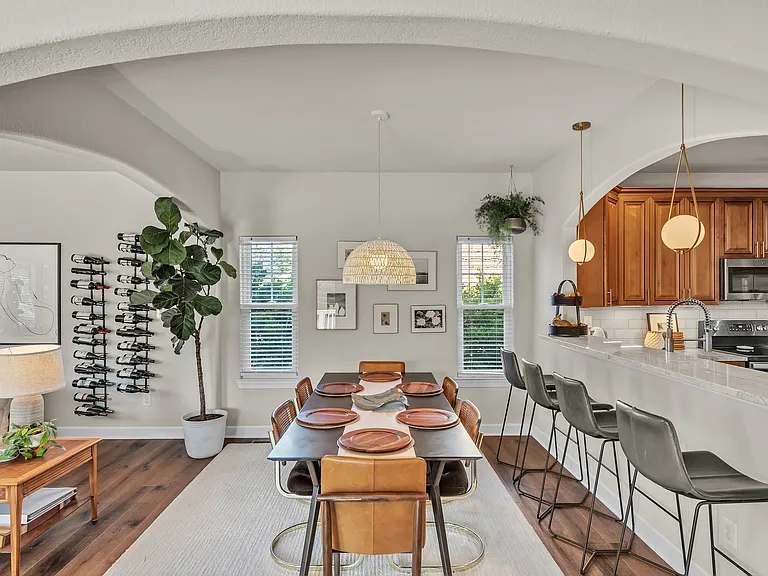 2226 E Berrie Cir — Photo 3