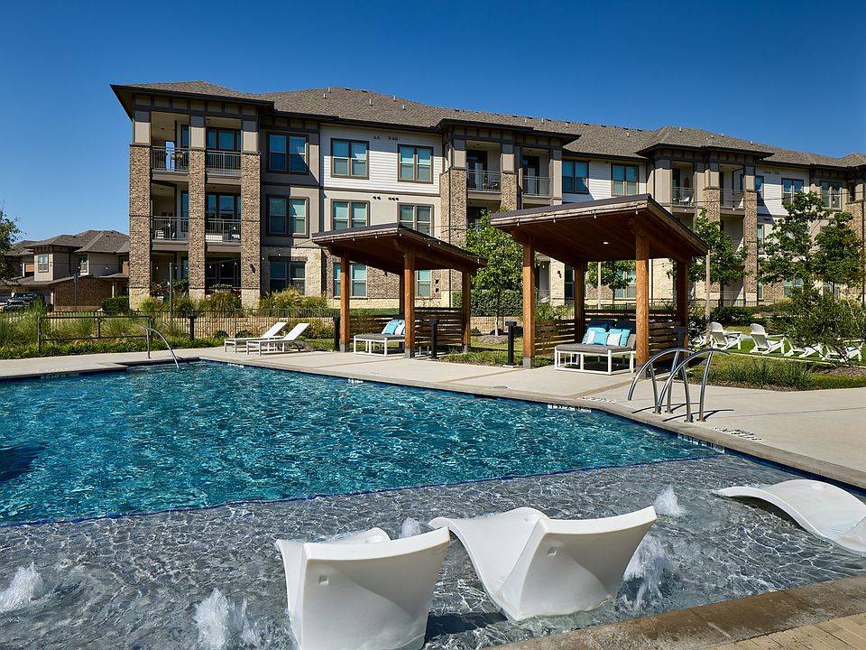 Resort-style Swimming Pool with Tanning Ledge and Sundeck with Cabanas