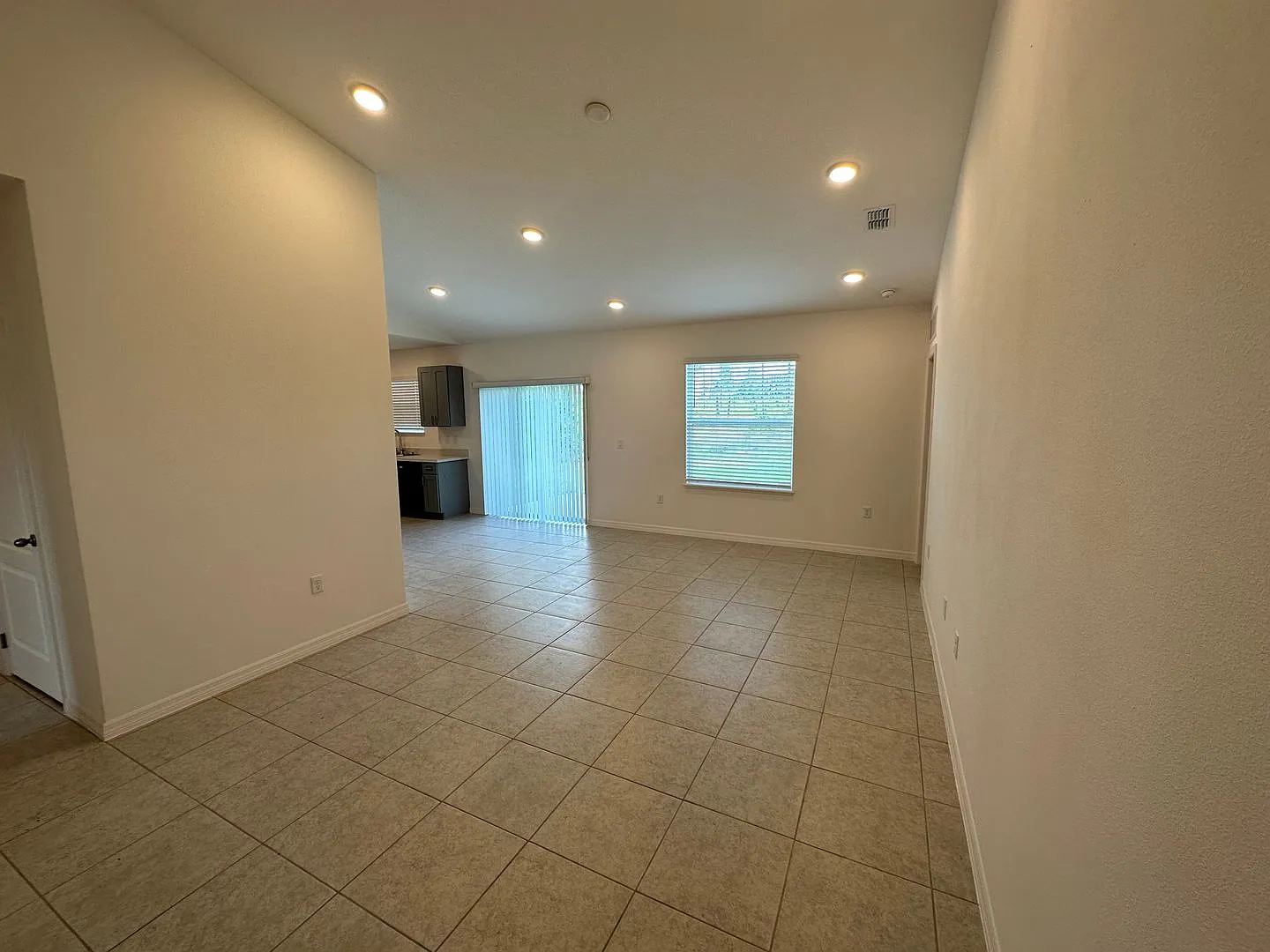 Brand new 3 bedroom 2 bathroom home in desired Indian Lake Estates — Photo 4