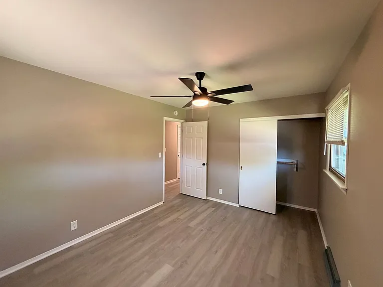 8860 S 84th St — Photo 13