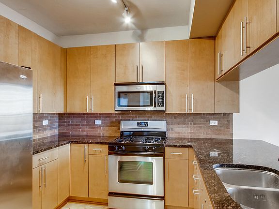 4th image of 451 W Huron St #803