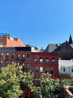 Rented by Guy Goldman, LREB | media 9