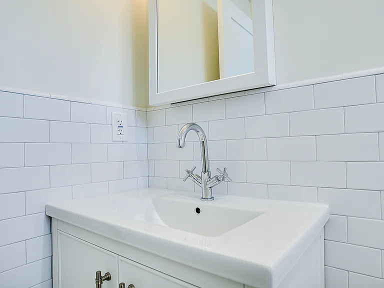 3938 S Victoria Ave — Photo 22