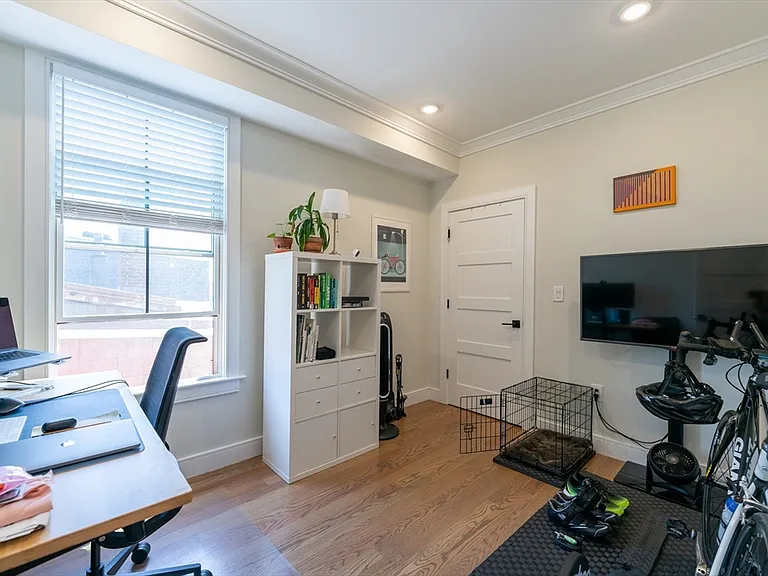 464 Sumner St #3 — Photo 11