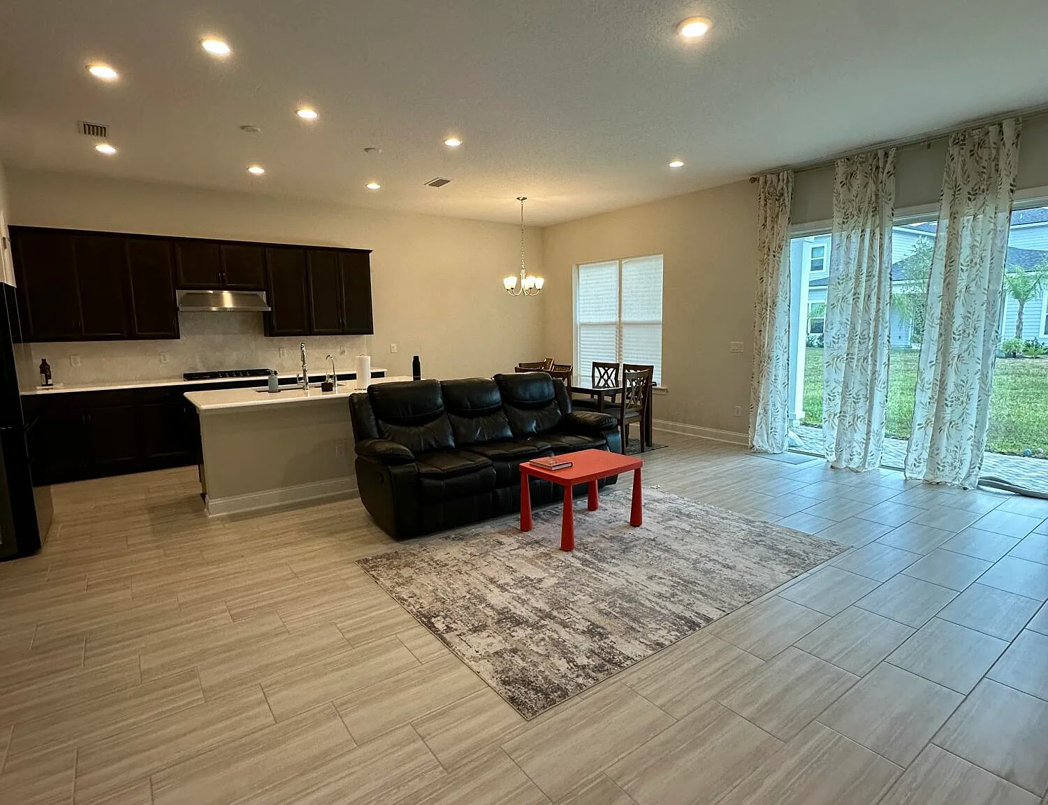 3 bed, 2.0 bath, 1801 sqft, $2,800 — Photo 4