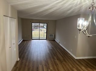 750 Quaker Ln #B303, Warwick, RI 02889