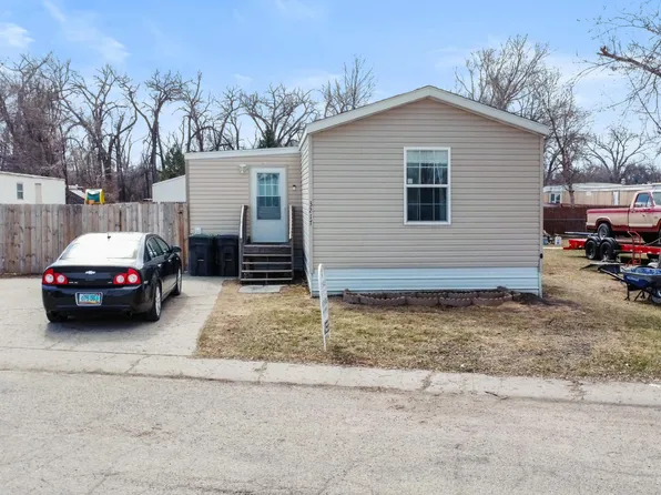 3217 Twin City Dr SE, Mandan, ND 58554