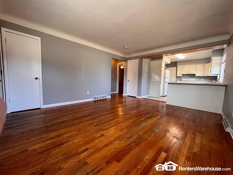 802 SW 3rd St — Photo 4