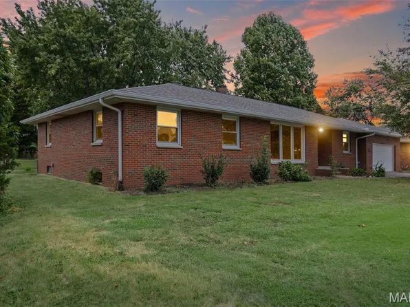 622 Church Dr, Bethalto, IL 62010