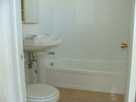 4th image of 6038 Mariposa Ave