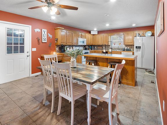 4th image of 2373 West Rd