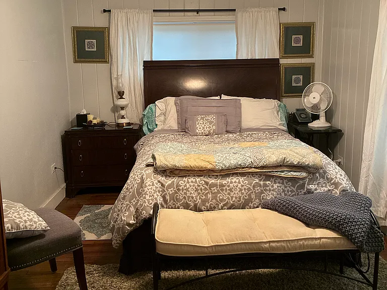 Bedroom 1 - Queen - with private bathroom