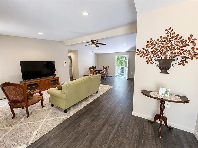 6555 Akins Way — Photo 2