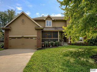 4821 Lakeside Dr, Omaha, NE 68135