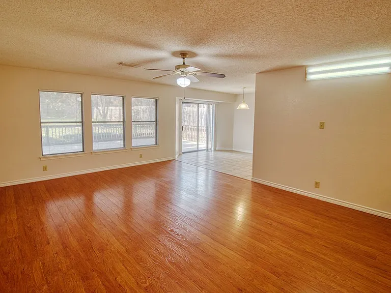 13911 Edge Point Dr — Photo 10