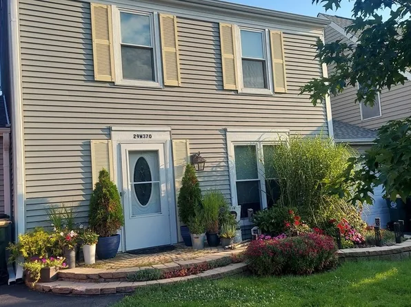 29W370 Crabtree Ln, Warrenville, IL 60555