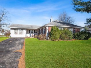 53 Pheasant Ln, Willingboro, NJ 08046