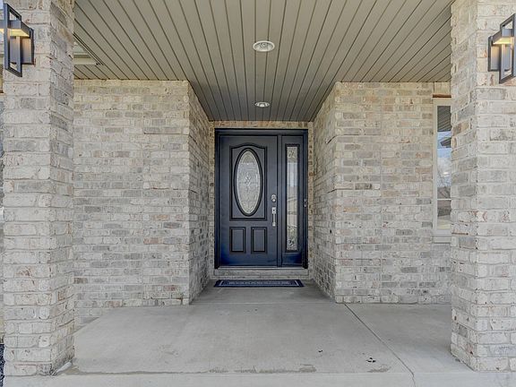 3rd image of 9575 Calumet St
