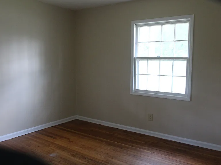 712 Goodall Ave — Photo 6