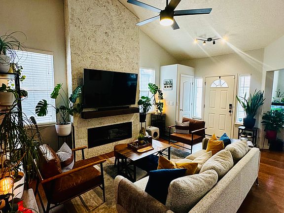 Living room (upstairs)