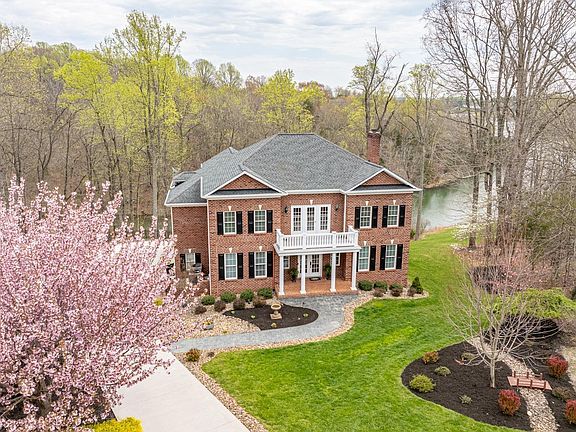 3rd image of 1454 Lakepointe Dr