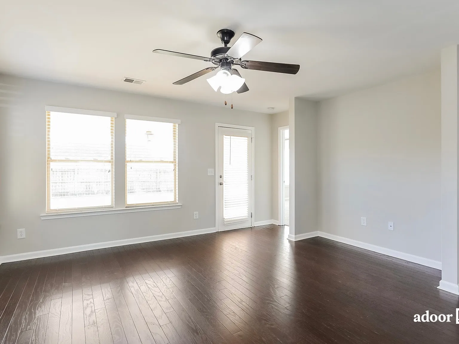 4 bed, 2.5 bath, 2061 sqft, $1,815 — Photo 3
