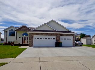 4928 Mellowsun Dr, Bismarck, ND 58503