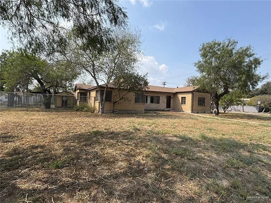 3 bed, 2.0 bath, 2629 sqft, $2,000 — Photo 3