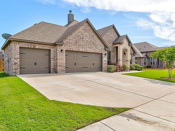 2nd image of 454 Wintergreen Dr