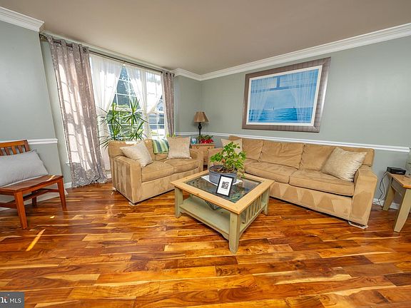 5th image of 9348 Amaryllis Ave