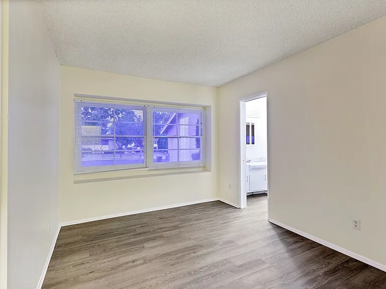 9767 Rhea Ave — Photo 15