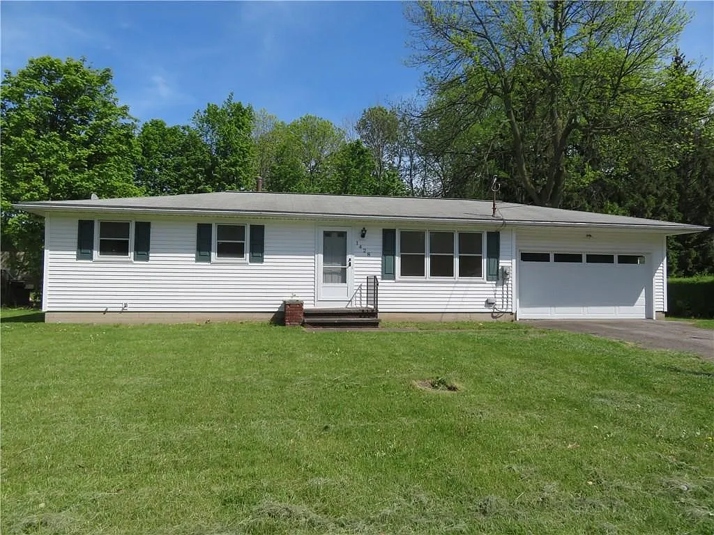 3 bed, 1.0 bath, 1066 sqft, $2,300 — Photo 1